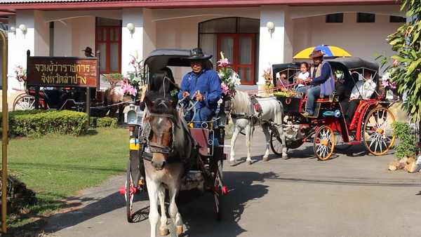 南邦府推出新改裝的馬車。（摘自泰國網站）