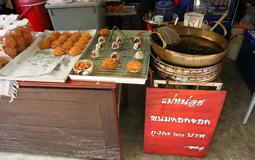 甜脆香餅，1包才20銖，超便宜！